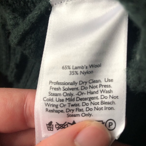 Eddie Bauer Lamb’s Wool Turtleneck in Dark Green - Picture 9 of 9